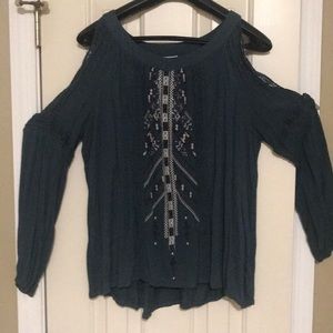 Top, shoulder cut out